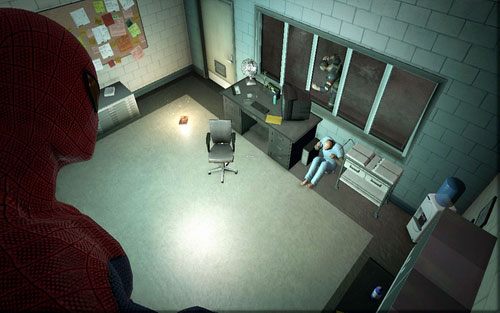 Tunel zaprowadzi cię do małego pomieszczenia, gdzie ukryto kolejny magazyn - 02 - Escape Impossible - Znajdźki - Niesamowity Spider-Man - poradnik do gry