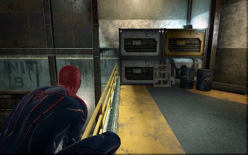 Przed nimi skręć w lewo i wdrap na stojące tam skrzynie - 03 - In the Shadow of Evils Past - Części technologii, Zdjęcia - Znajdźki - Niesamowity Spider-Man - poradnik do gry