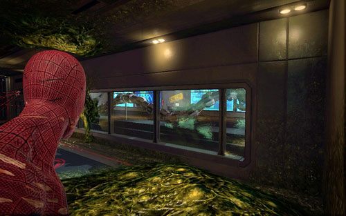 Kawałek dalej powinieneś zobaczyć znajdującego się za szybą mechanicznego węża - 06 - Smythe Strikes Back - Części technologii, Zdjęcia - Znajdźki - Niesamowity Spider-Man - poradnik do gry