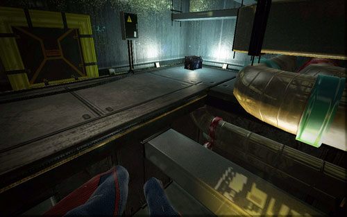 Na lewo od wejścia znajdziesz część technologii - 10 - Spider-Man No More! - Instrukcje, Części technologii - Znajdźki - Niesamowity Spider-Man - poradnik do gry