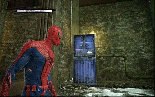 Biegnąc cały czas prosto, dotrzesz do lokacji, w której z lewej strony będą stały na sobie dwie niebieskie skrzynie - Train Docking Station - Znajdźki - Niesamowity Spider-Man - poradnik do gry