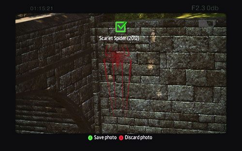 Na jednym z murów znajdziesz symbol, któremu musisz zrobić zdjęcie - Lista Strojów - Stroje Spider-Mana - Niesamowity Spider-Man - poradnik do gry