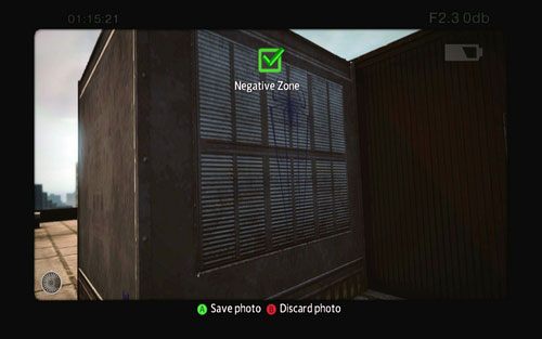 Na jednej z jego ścian wymalowano znak Spider-Mana - Lista Strojów - Stroje Spider-Mana - Niesamowity Spider-Man - poradnik do gry