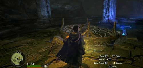 Kiedy będziemy gotowi, badamy okrągły obiekt na środku (wciskamy przy nim B) - Lure of the Abyss | Akt 1 (ZG) w Dragons Dogma - Dragons Dogma - poradnik do gry