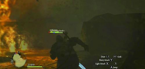 W pierwszej fazie walki ze smokiem uciekamy za pionkami do bocznego korytarza, omijając spadające głazy i kule ognia - Dragon (Grigori) | Akt 6 (ZG) w Dragons Dogma - Dragons Dogma - poradnik do gry