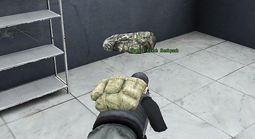 Po niejechaniu celownikiem na znaleziony plecak pojawi się napis Otwórz plecak x - DayZ: Plecaki - DayZ - poradnik do gry