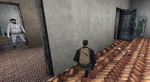 Najprostszym sposobem na zmylenie Zedów jest wbiegnięcie do budynku, w którym można schować się choćby za przewróconym stołem - DayZ: Zombie - unikanie - DayZ - poradnik do gry