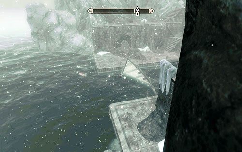 Obchodząc budowlę od północy dotrzesz do małej przystani, gdzie zaatakuje cię grupka wampirów - Chasing Echoes | Ścieżka lorda wampirów | The Elder Scrolls V Skyrim Dawnguard - The Elder Scrolls V: Skyrim - Dawnguard - poradnik do gry