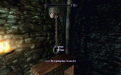 Po wejściu do środka pociągnij za wiszący obok łańcuch, a odblokujesz dalsze przejście - Chasing Echoes | Ścieżka lorda wampirów | The Elder Scrolls V Skyrim Dawnguard - The Elder Scrolls V: Skyrim - Dawnguard - poradnik do gry