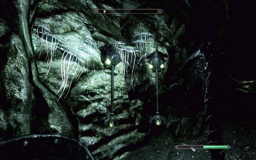 Gdy dojdziesz do skrzyżowania, wybierz ścieżkę w lewo, unikając po drodze umieszczonej w korytarzu pułapki - Touching The Sky (1) | Ścieżka lorda wampirów | TES V Skyrim Dawnguard - The Elder Scrolls V: Skyrim - Dawnguard - poradnik do gry