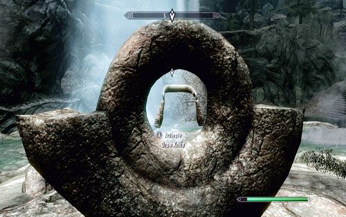 Po wejściu do środka wdrap się na skałę z lewej, a następnie przejdź na drugą stronę powalonego pnia - Scroll Scouting | Ścieżka Dawnguarda | The Elder Scrolls V Skyrim Dawnguard - The Elder Scrolls V: Skyrim - Dawnguard - poradnik do gry