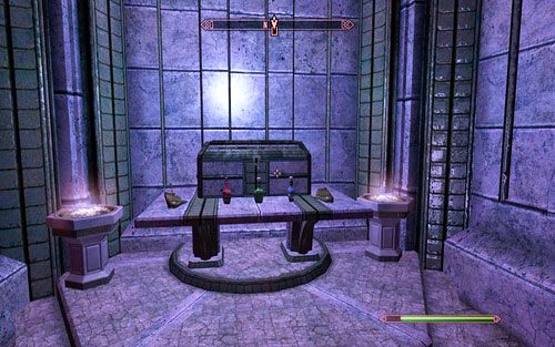 Po drugiej stronie umieszczono skrzynie ze skarbami - Touching The Sky (2) | Ścieżka Dawnguarda | The Elder Scrolls V Skyrim Dawnguard - The Elder Scrolls V: Skyrim - Dawnguard - poradnik do gry