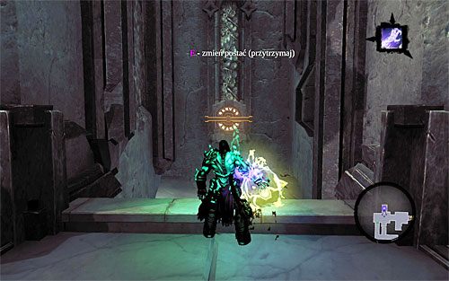 Przytrzymaj klawisz E żeby przeskoczyć do sterowania drugą połówkę (pierwsza musi cały czas trzymać mechanizm żeby kraty ponownie nie podniosły się - Przeszukaj Miasto Umarłych - zachodnia część | Miasto Umarłych | Darksiders 2 - Darksiders 2 - poradnik do gry