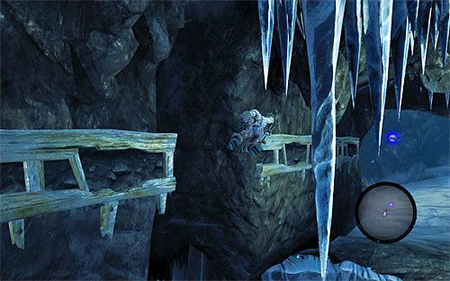 Po dotarciu do końcowej części pnączy wychyl się w prawo i ponownie przebiegnij po ścianie, tym razem dążąc do złapania się interaktywnej krawędzi - Dotrzyj na szczyt Mrocznej Twierdzy (2) | Znajdź sposób na ocalenie Wojny - Darksiders 2 - poradnik do gry