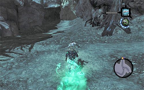 Pilnuj się w ścisłej końcówce swojej podróży, albowiem musisz wybrać pokazaną na powyższym screenie dolną spośród dwóch ścieżek prowadzących na wschód (warto pomagać sobie często wywołując mapę świata) - Znajdź Podmokły Fort | Górskie Łzy | Darksiders 2 - Darksiders 2 - poradnik do gry