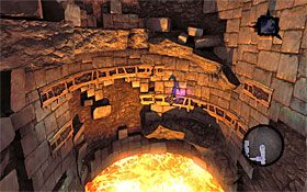 5) Po znalezieniu się przy końcowej części krawędzi opuść się i kontynuuj przemieszczanie się w prawo - Szrama - początkowa i centralna część lochu | DODATKOWE LOKACJE - Darksiders 2 - poradnik do gry