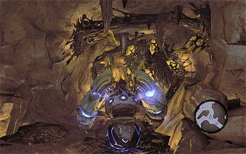 Zajrzyj do skrzyni, zbadaj obszar walk w poszukiwaniu obiektów porzuconych przez wrogów i powróć do swojego konstrukta, wybierając się nim do sąsiednich korytarzy - Zbudź Wartownika (1) | Serce Góry | Darksiders 2 - Darksiders 2 - poradnik do gry