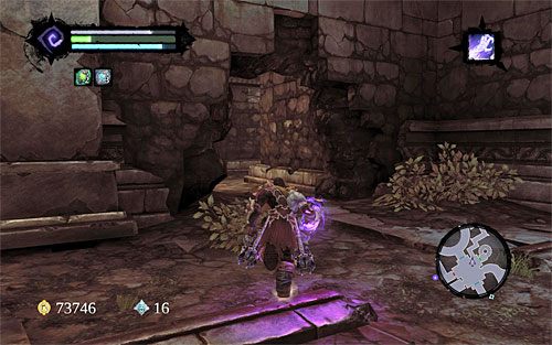 Po znalezieniu się w sali z drzwiami, które wcześniej były zamknięte na klucz, skorzystaj ze zignorowanego poprzednio północnego przejścia (powyższy screen), czyli serii wąskich korytarzy - Znajdź Wartownika | Serce Góry | Darksiders 2 - Darksiders 2 - poradnik do gry