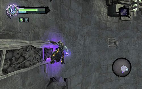 Chwyć się pobliskiej interaktywnej krawędzi i kontynuuj wspinaczkę, która nie powinna Ci przysporzyć większych problemów - Znajdź ostatnią duszę | Sędzia | Darksiders 2 - Darksiders 2 - poradnik do gry