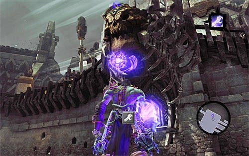 Musisz teraz zamontować pierwszy Kamień Ożywienia, tak więc podejdź do pokazanego na powyższym screenie ołtarza i po ustawieniu się w odpowiedniej pozycji skorzystaj z Uchwytu Śmierci - Przyzwij Mistrza Areny (1) | Królewska zapłata | Darksiders 2 - Darksiders 2 - poradnik do gry