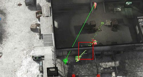 Możesz próbować zajść przeciwników od południowej części budynku i prowadzić ostrzał przez okno, pilnując drzwi oznaczonych na screenie, z których zaczną wybiegać inni wrogowie - Military base [8] - Kampania - połączenie dróg - Jagged Alliance: Crossfire - poradnik do gry