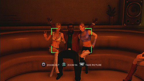 Wykonaj dowolny utwór, a następnie zrób zdjęcie towarzysza z dziewczynami - Important Visitor | Opis przejścia Sleeping Dogs - Sleeping Dogs - poradnik do gry