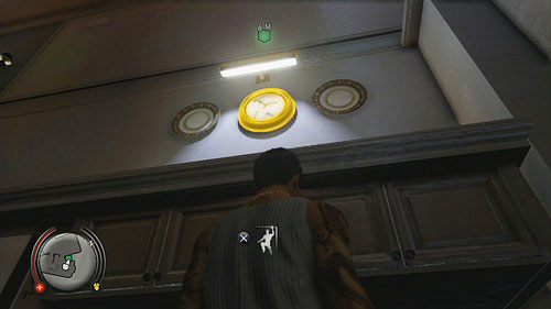 Gdy skończysz, wdrap się na szafkę i zmień godzinę na wiszącym na ścianie zegarze (trójkąt) - Bad Luck | Opis przejścia Sleeping Dogs - Sleeping Dogs - poradnik do gry