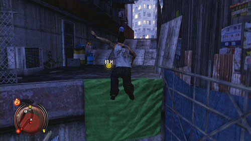 Droga najpierw prowadzi prosto, a następnie skręca w prawo, tam gdzie rozwieszone są zielone tkaniny - Central | Zadania poboczne w Sleeping Dogs - Sleeping Dogs - poradnik do gry