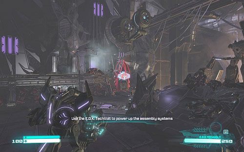 Wciśnij klawisz Q, aby przywołać robota pomocniczego (Laserbeaka), po czym podnieś karabin energetyczny Techvolt - Rozdział 9 - Megatron Returns | Opis przejścia | Transformers Upadek Cybertronu - Transformers: Upadek Cybertronu - poradnik do gry