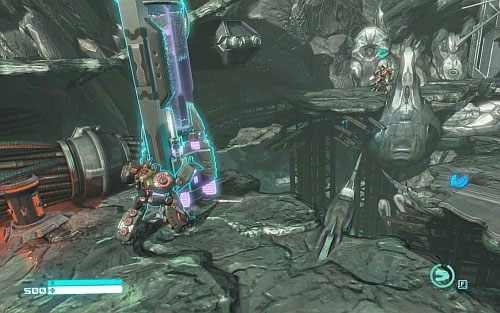 Wyjdź na zewnątrz, obejdź teren z lewej strony i zaatakuj latające insekty od tyłu (możesz podskoczyć i użyć miecza lub rzucić w nie beczką) - Rozdział 12 - Grimlock Smash | Opis przejścia | Transformers Upadek Cybertronu - Transformers: Upadek Cybertronu - poradnik do gry