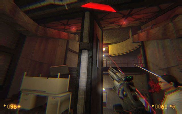 W korytarzu natkniesz się na kolejnych dwóch Vortigauntów - Office Complex - Kompletując drużynę | Office Complex | Black Mesa - Black Mesa - poradnik do gry