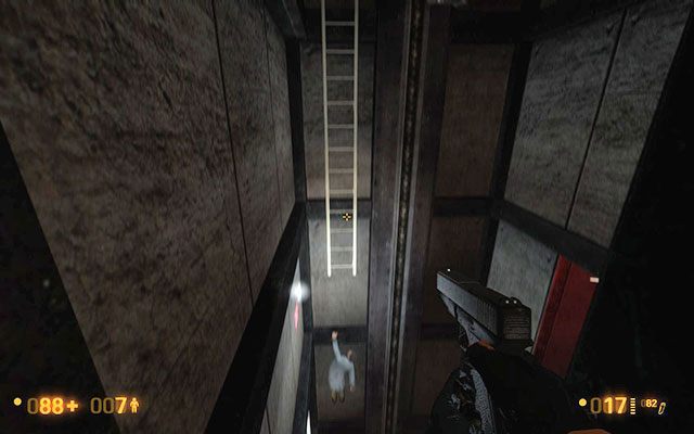 Gdy dotrzesz na górę, skocz w kierunku ostatniej drabiny, która zaprowadzi Cię na dach windy - Office Complex - Kompletując drużynę | Office Complex | Black Mesa - Black Mesa - poradnik do gry