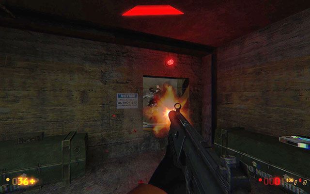 Na podłodze znajdziesz dwie baterie do kombinezonu - jeśli we wcześniejszym starciu ucierpiałeś, warto je zabrać - Weve Got Hostiles - Odrobina słońca | Weve Got Hostiles | Black Mesa - Black Mesa - poradnik do gry