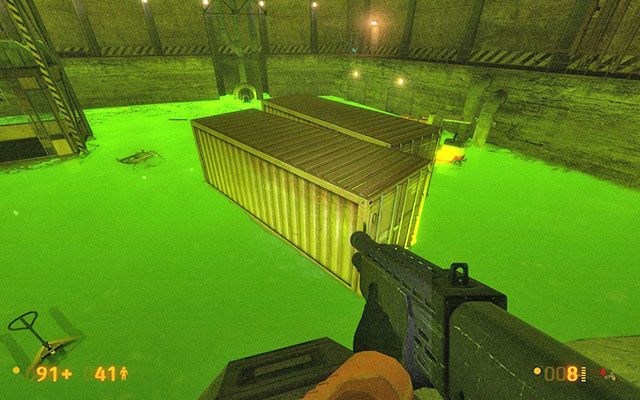 Zanim jednak skorzystasz z windy, możesz uzupełnić energię za pomocą apteczek i baterii - Blast Pit - Zielono mi | Blast Pit | Black Mesa - Black Mesa - poradnik do gry