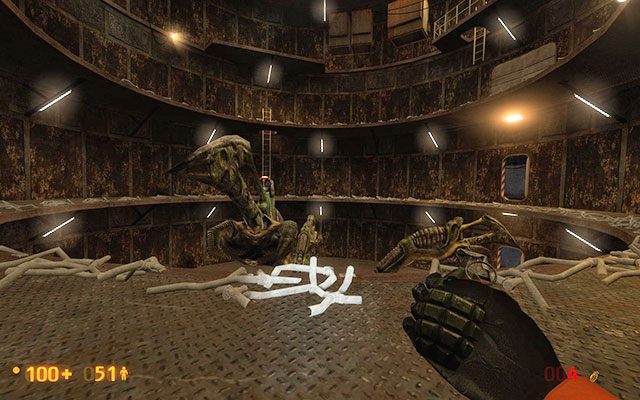 Wracaj do silosu z potworem, pamiętając że w korytarzu znajduje się duże dziura w podłodze, którą musisz obejść z prawej strony - Blast Pit - Wielkie grillowanie | Blast Pit | Black Mesa - Black Mesa - poradnik do gry