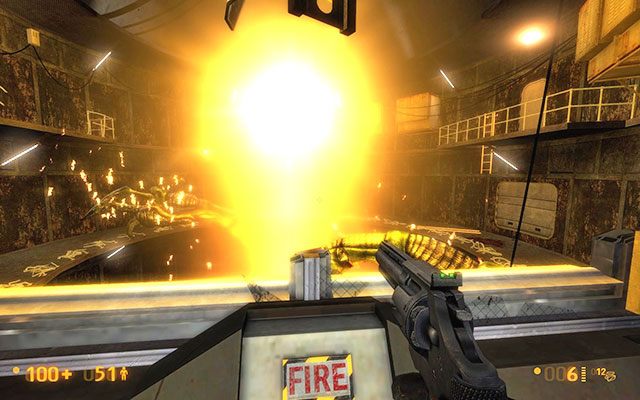 Gdy dotrzesz na górę, skieruj się do pomieszczenia kontrolnego - Blast Pit - Wielkie grillowanie | Blast Pit | Black Mesa - Black Mesa - poradnik do gry