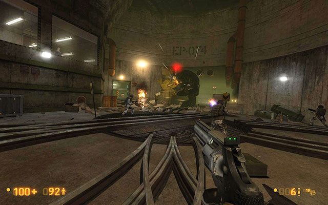 Po wyjściu z korytarza natkniesz się na kolejny okaz wrogiej fauny - Gargantuę - Power Up - Generując prąd | Power Up | Black Mesa - Black Mesa - poradnik do gry