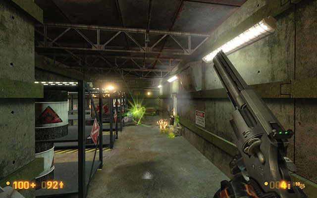 Zejdź po drabinie i kieruj się naprzód, eliminując po drodze spotkane Headcraby i Vortigaunty - Power Up - Generując prąd | Power Up | Black Mesa - Black Mesa - poradnik do gry