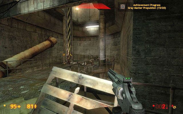 Gdy dotrzesz do windy, ta ostatnia zjedzie na dół z dwoma żołnierzami na pokładzie - Power Up - Potworny Tesla | Power Up | Black Mesa - Black Mesa - poradnik do gry