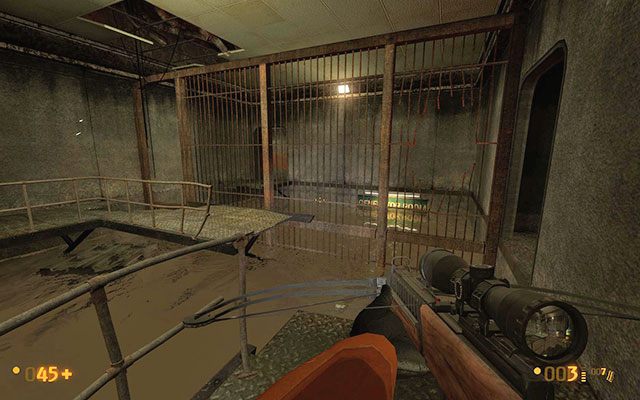 Dalszą drogę blokuje zwisający z sufitu kabel elektryczny, ale to akurat żaden problem - Apprehension - W drodze na powierzchnię | Apprehension | Black Mesa - Black Mesa - poradnik do gry