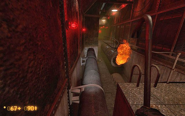 Gdy znajdziesz się w tunelu, przejdź po lewej rurze do końca trasy, a następnie przeskocz na sąsiednią rurę - nie przechodź po platformie, gdyż ta się zawali - Residue Processing - Radioaktywnie | Residue Processing | Black Mesa - Black Mesa - poradnik do gry