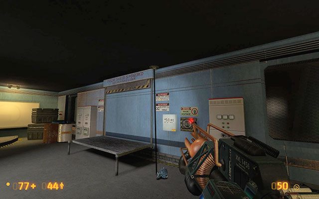 Aby ruszyć dalej musisz zrobić dużą dziurę w ścianie przy pomocy tegoż lasera - Questionable Ethics - Laserem na zewnątrz | Questionable Ethics | Black Mesa - Black Mesa - poradnik do gry