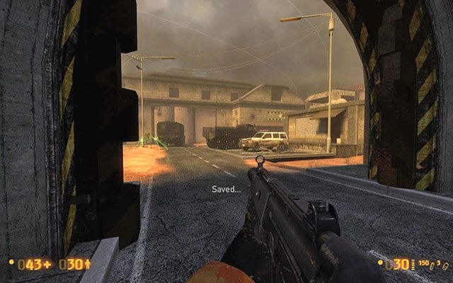 Po dotarciu do tunelu przeskocz przez wybitą szybę do środka pomieszczenia - Surface Tension - Eksplozja totalna | Surface Tension | Black Mesa - Black Mesa - poradnik do gry