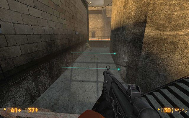 Przeczesz dokładnie miejscówkę, powinieneś znaleźć tutaj baterię do kombinezonu, po czym udaj się dalej w prawo - Surface Tension - Eksplozja totalna | Surface Tension | Black Mesa - Black Mesa - poradnik do gry