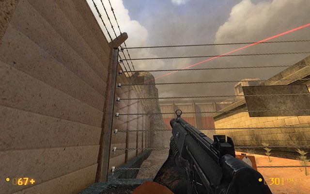 Tuż za zakrętem zobaczysz rozciągniętą w powietrzu siatkę - nie dotykaj jej, gdyż jest ona pod napięciem - Surface Tension - Eksplozja totalna | Surface Tension | Black Mesa - Black Mesa - poradnik do gry