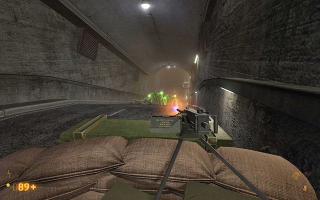 Kiedy czołg będzie już przeszłością udaj się w stronę otwartego tunelu, z którego wyjechał pojazd - Surface Tension - Wsparcie artyleryjskie | Surface Tension | Black Mesa - Black Mesa - poradnik do gry