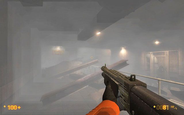 Po przejściu przez drzwi na końcu tunelu znajdziesz się w korytarzu - Forget About Freeman - W kanałach | Forget About Freeman | Black Mesa - Black Mesa - poradnik do gry