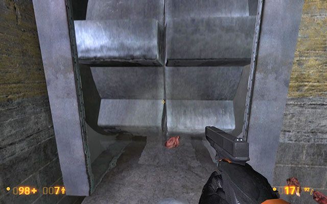 Przed sobą zobaczysz kolejne koło zębate - Forget About Freeman - W kanałach | Forget About Freeman | Black Mesa - Black Mesa - poradnik do gry