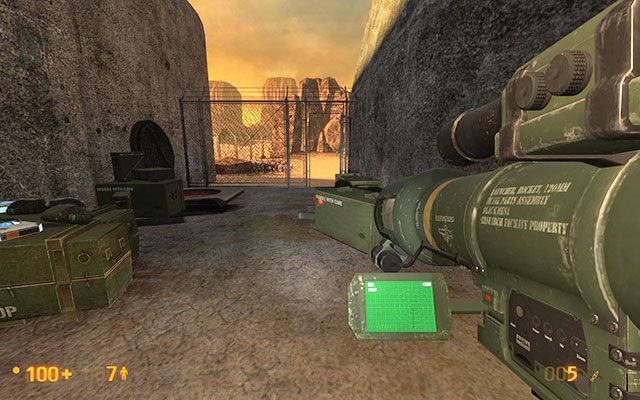 Gdy znajdziesz się na powierzchni, zabierz leżącą nieopodal wyrzutnię rakiet, a także pozbieraj do niej amunicję - Forget About Freeman - Walka z gąsienicami | Forget About Freeman | Black Mesa - Black Mesa - poradnik do gry