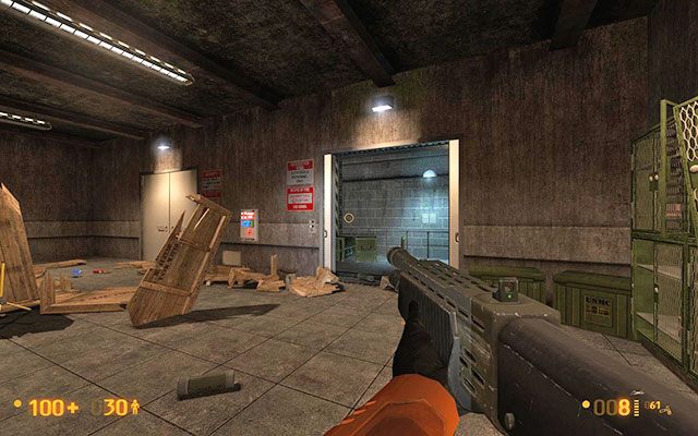 Uzupełnij energię za pomocą aparatu wiszącego na ścianie, a następnie wejdź do windy i wciśnij przycisk - Forget About Freeman - Walka z gąsienicami | Forget About Freeman | Black Mesa - Black Mesa - poradnik do gry